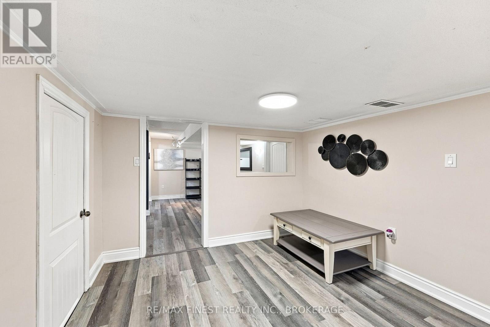581 DIVISION STREET - Image 31