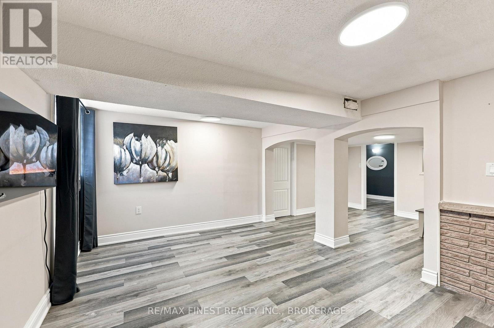 581 DIVISION STREET - Image 33