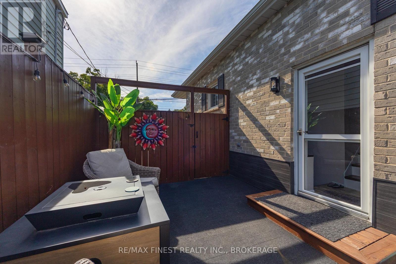 581 DIVISION STREET - 36
