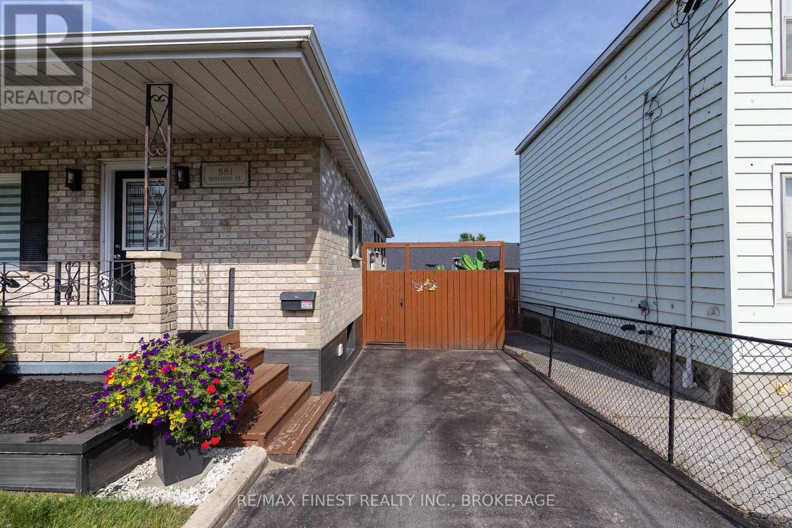 581 DIVISION STREET - 50