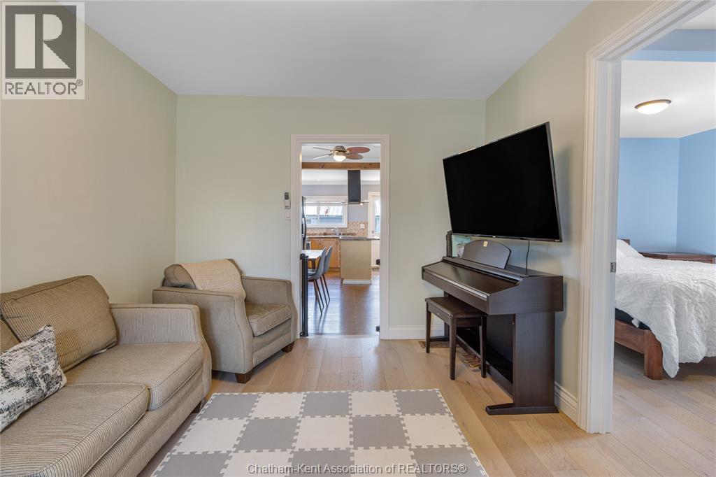 310 MCNAUGHTON AVENUE East - Image 8