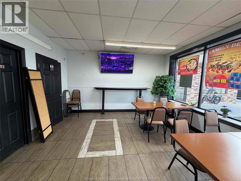 567 WYANDOTTE Street East, Windsor, Ontario, N9A3J1, Windsor, Ontario — photo 4 of 5