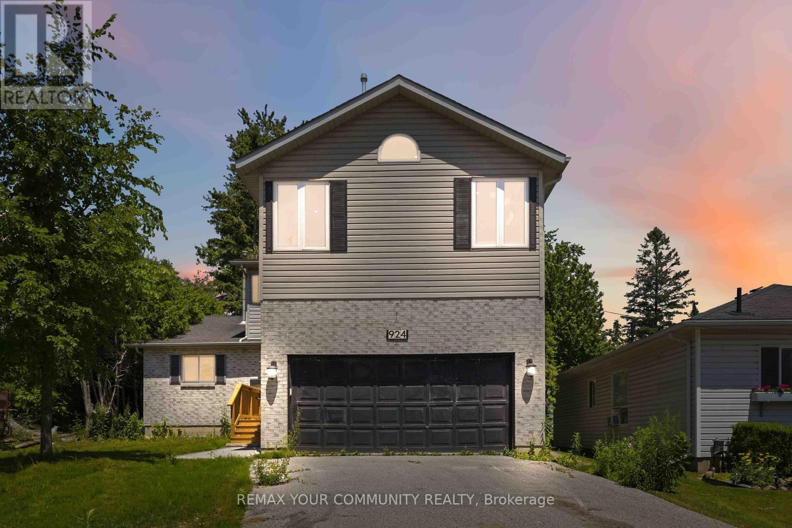 924 HELEN STREET - 1