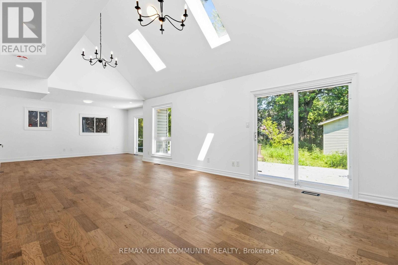 924 HELEN STREET - 11