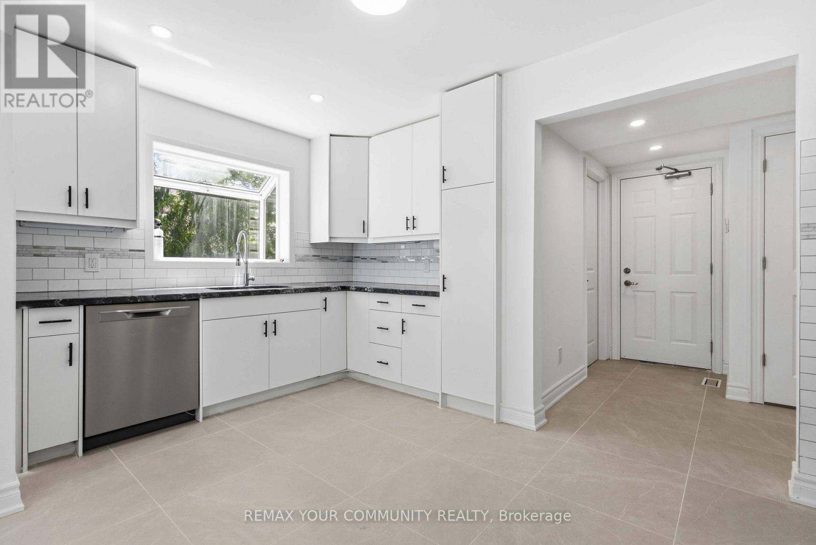 924 HELEN STREET - 12