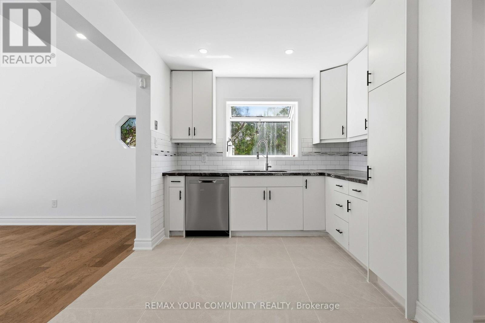 924 HELEN STREET - 13