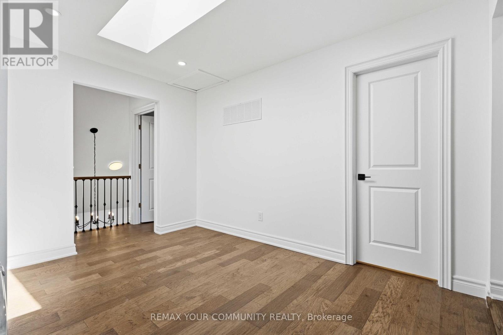 924 HELEN STREET - 25