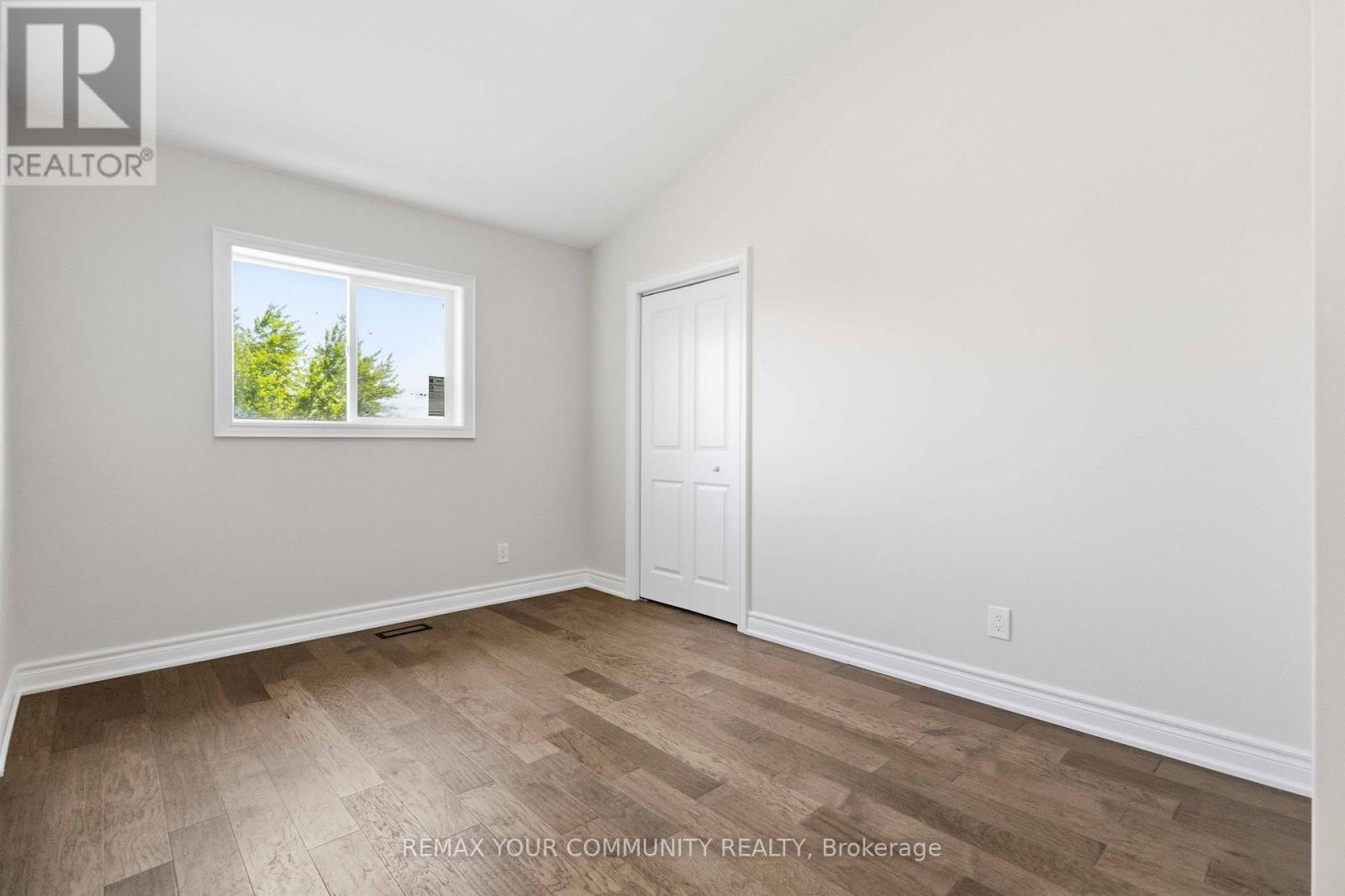 924 HELEN STREET - 28