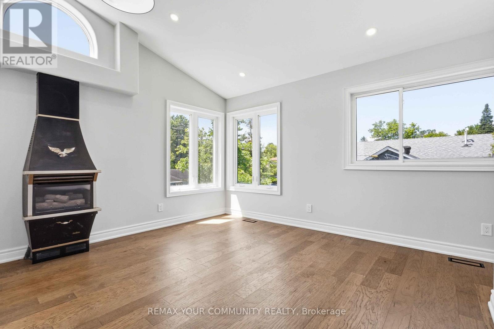 924 HELEN STREET - Image 30