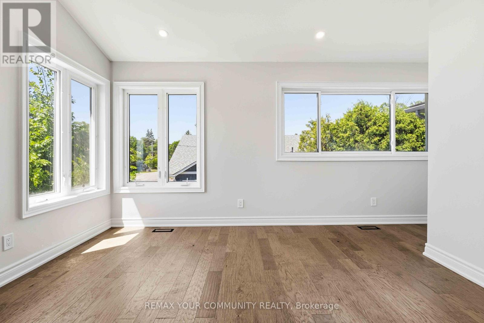 924 HELEN STREET - 31