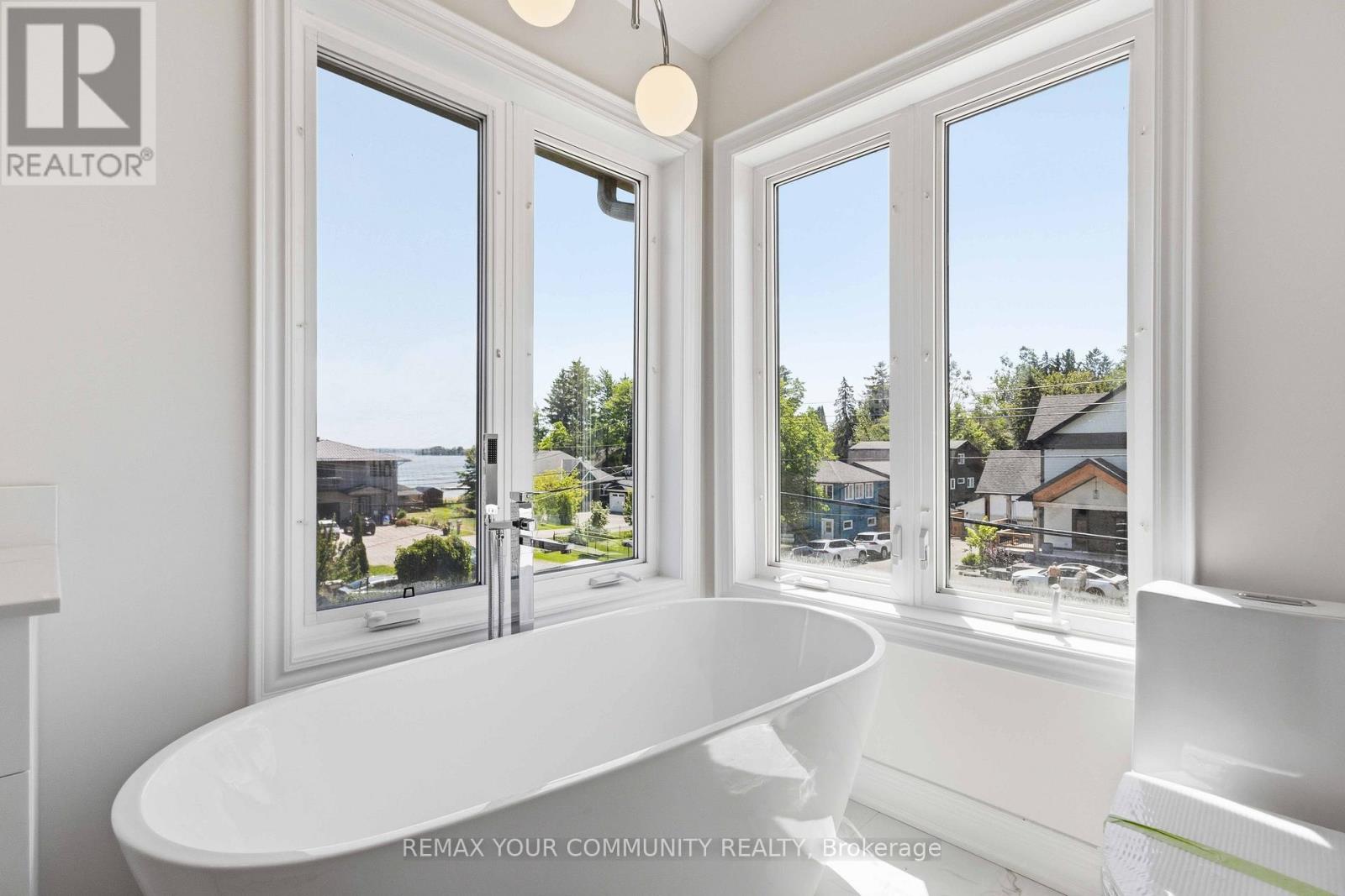 924 HELEN STREET - 33