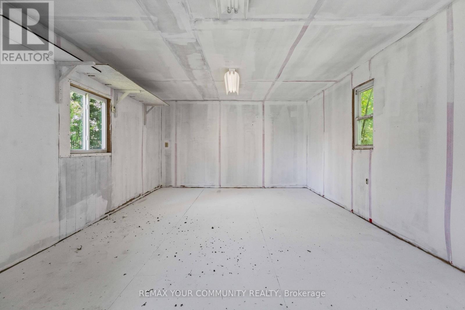 924 HELEN STREET - Image 34