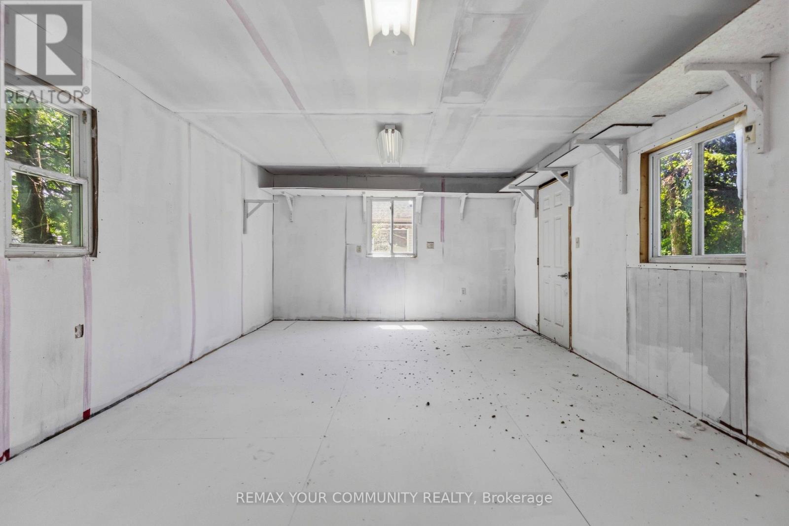 924 HELEN STREET - Image 35
