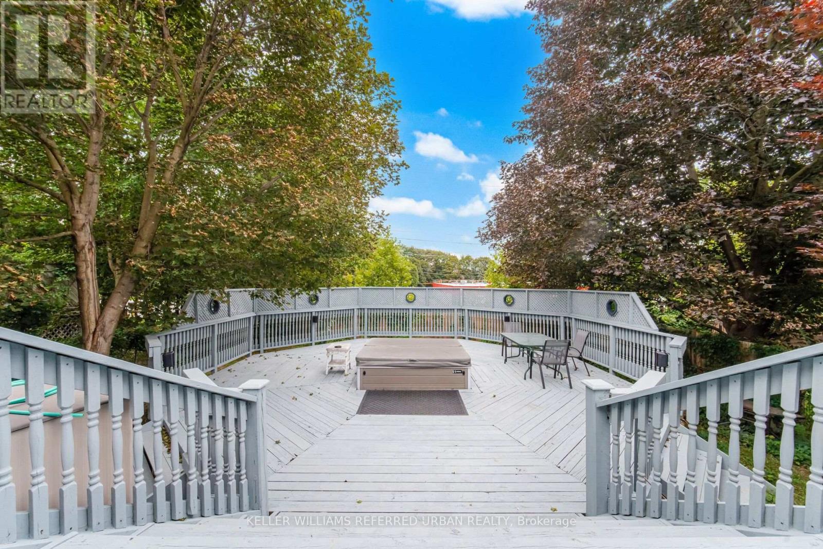 82 EASTMAN CRESCENT - 34