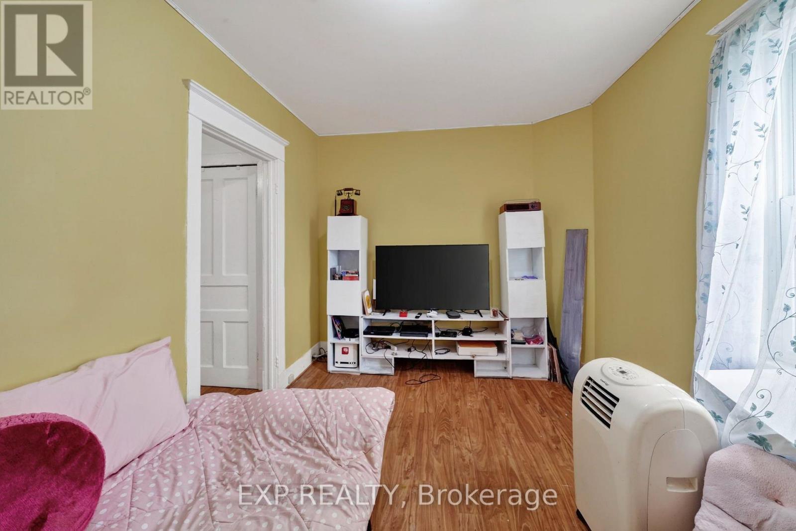 12 MILLVILLE AVENUE - 29