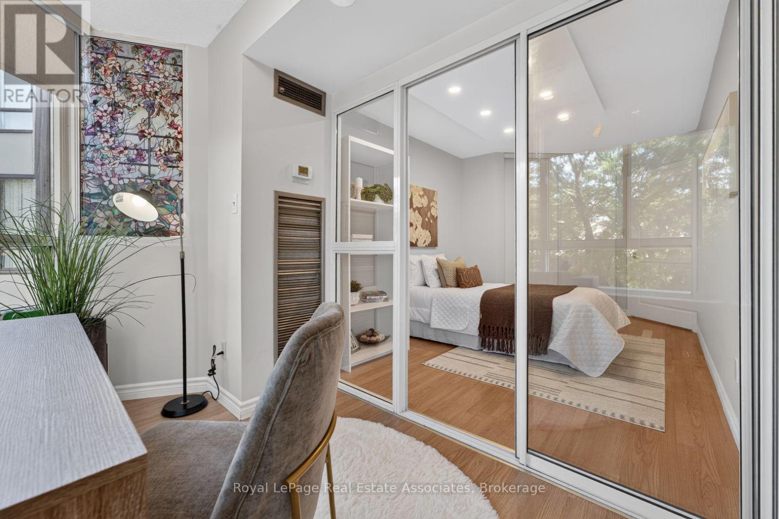 #221 1001 CEDARGLEN GATE - 18