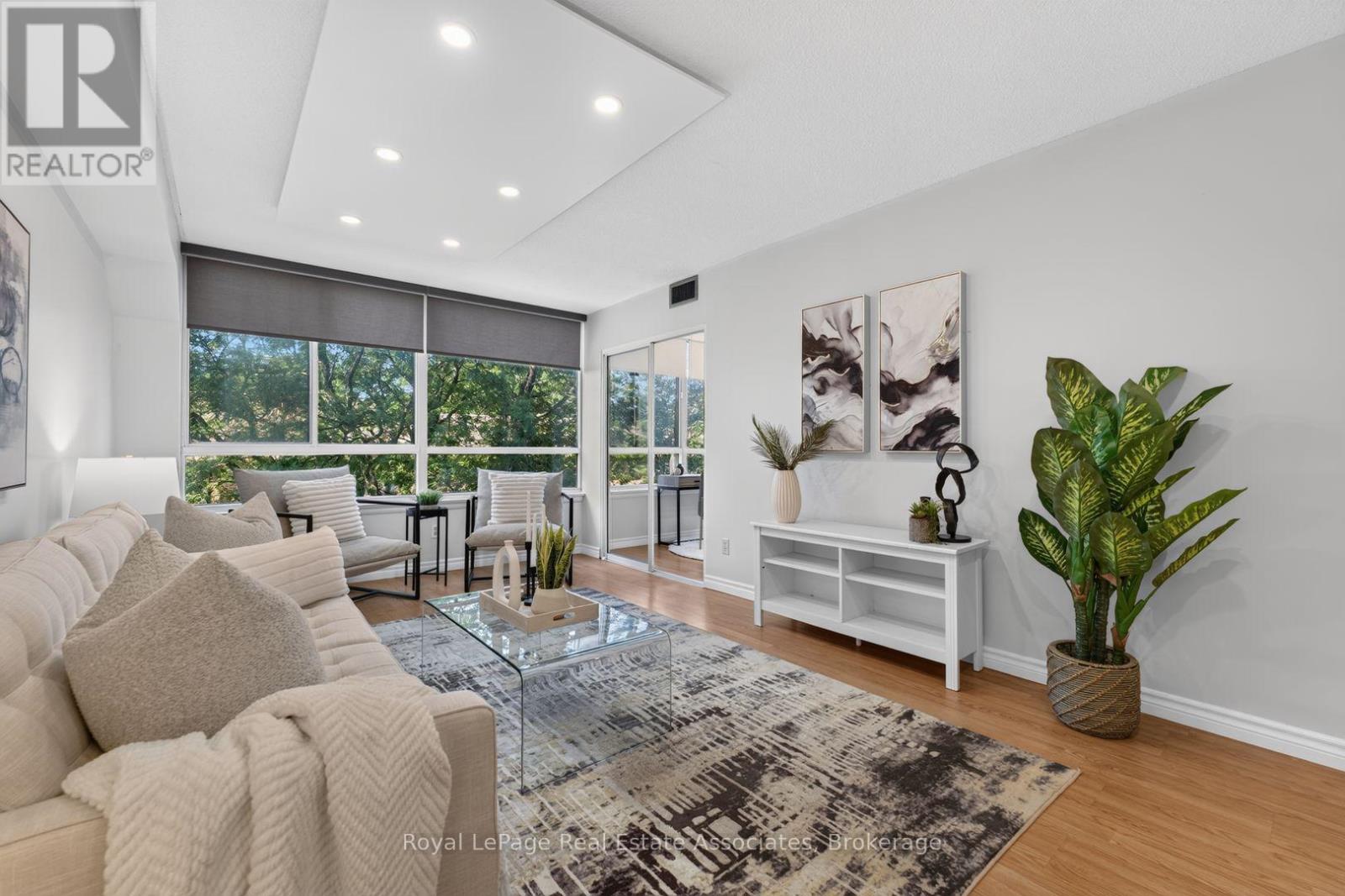 #221 1001 CEDARGLEN GATE - 3