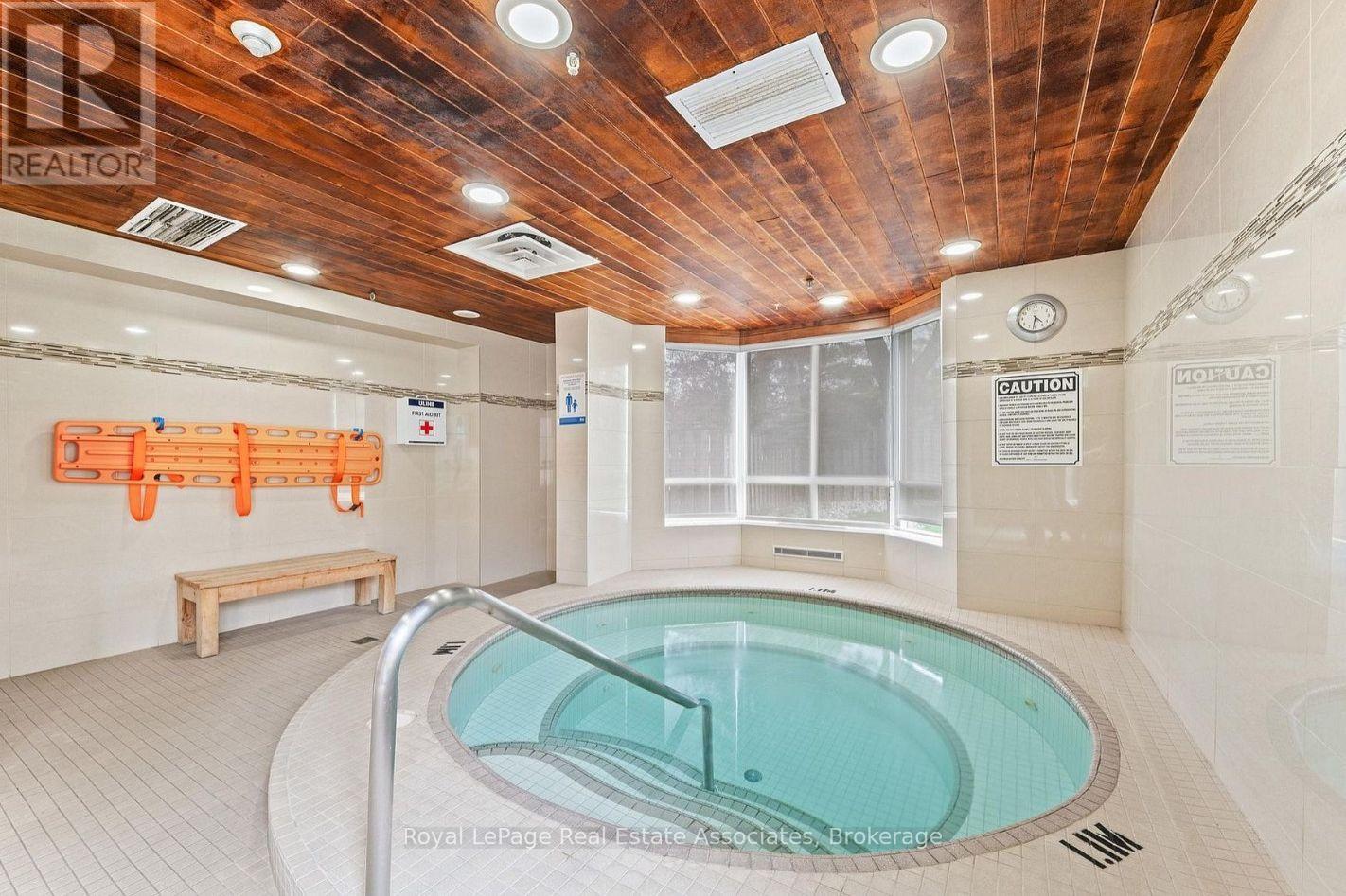 #221 1001 CEDARGLEN GATE - 32