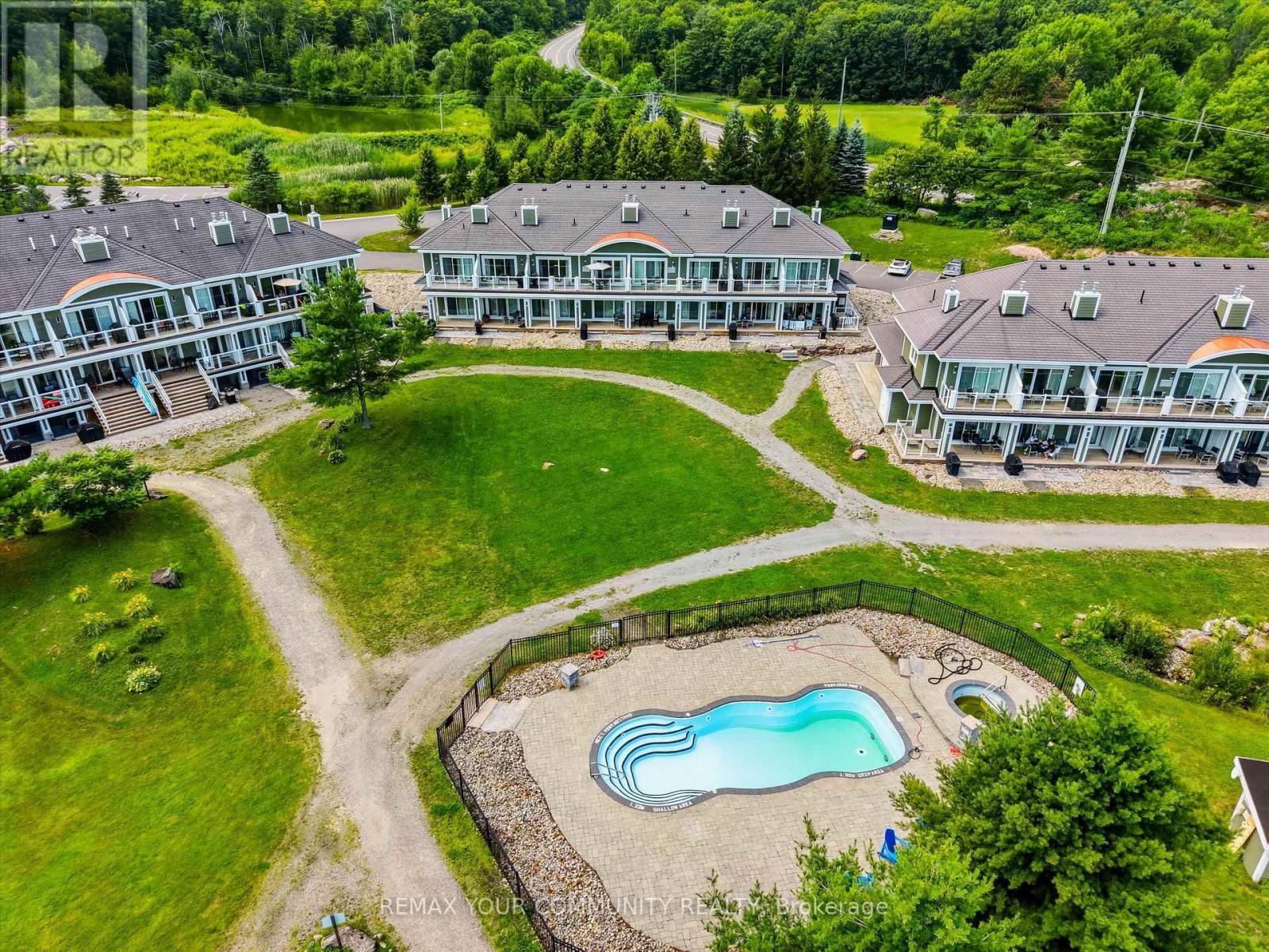 #BHV-B-105 1869 MUSKOKA ROAD 118 W - 2