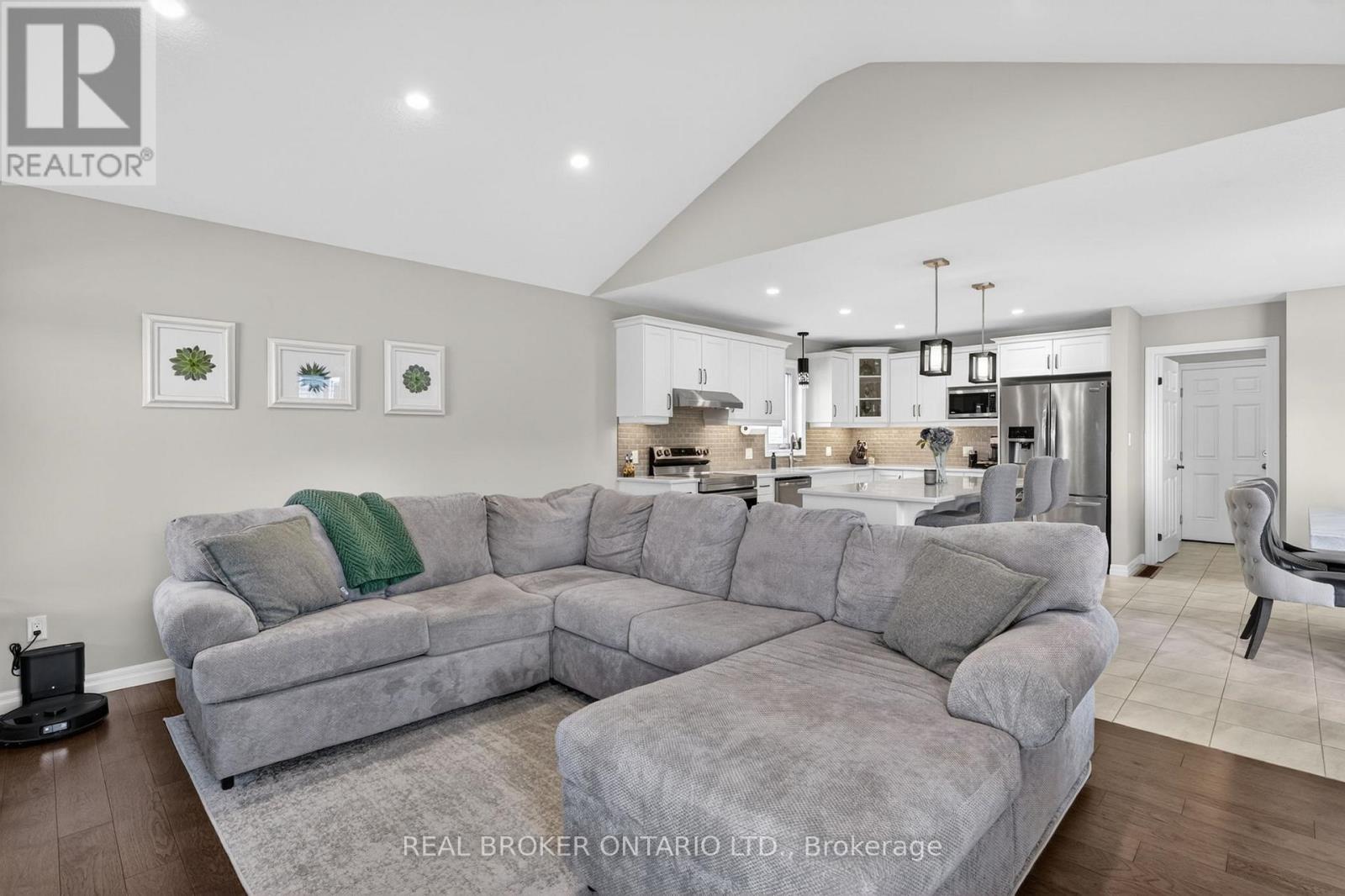 48 CURREN CRESCENT - Image 16