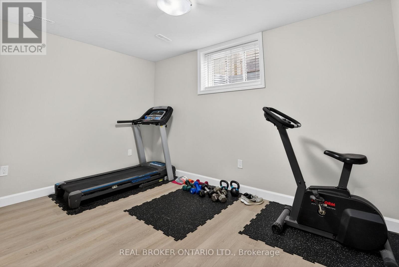 48 CURREN CRESCENT - 39