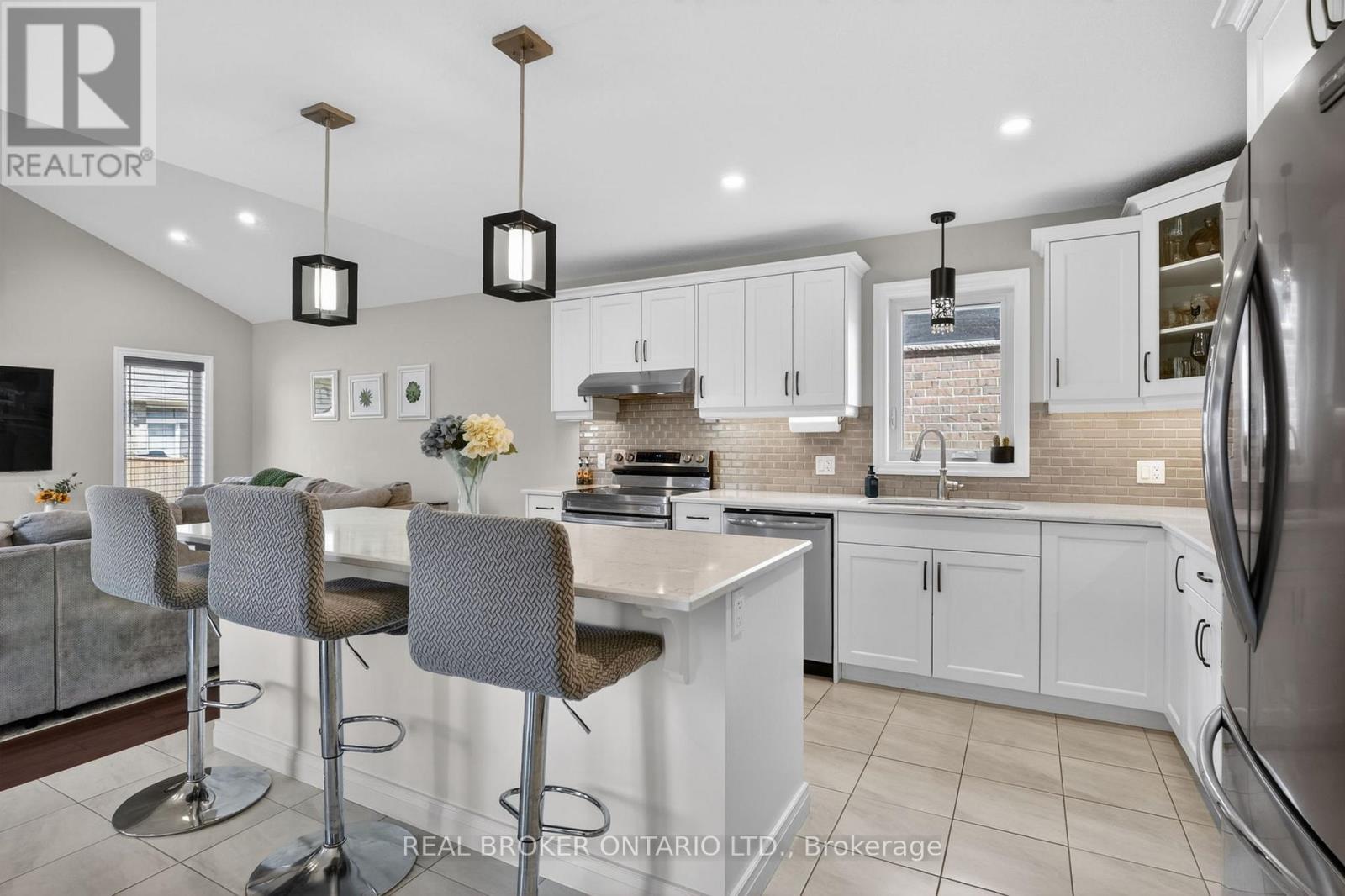 48 CURREN CRESCENT - Image 5