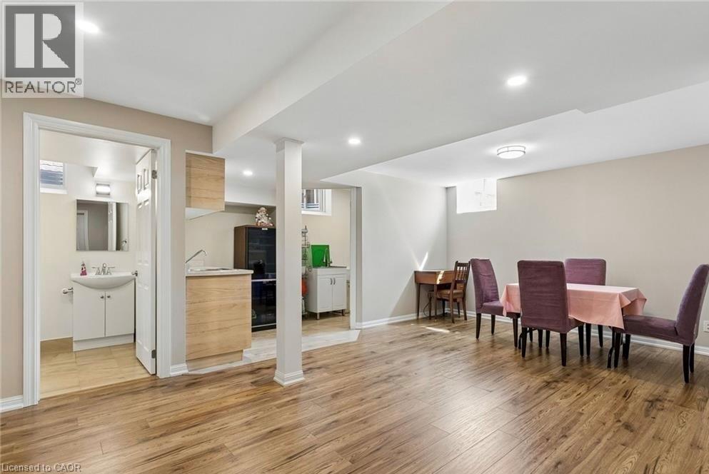10 KLEMSCOTT Road - 24