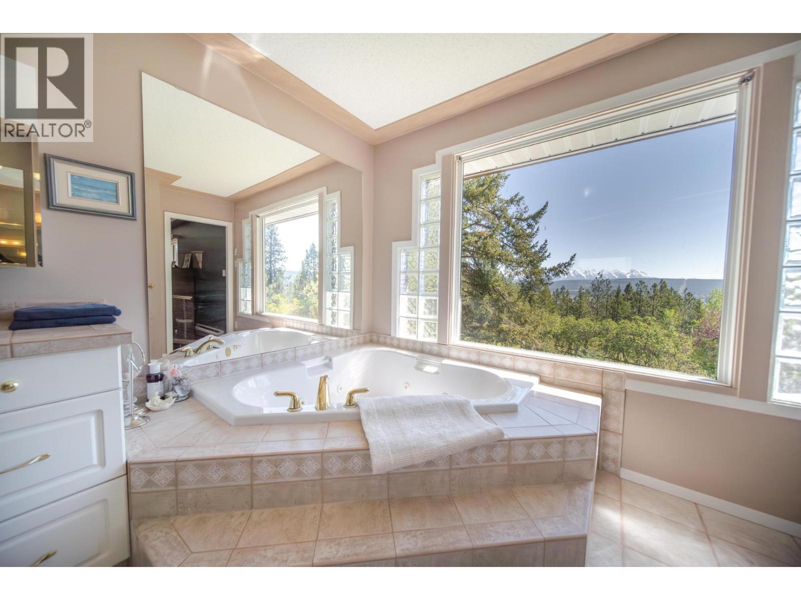 380 Ivy Road - Image 27