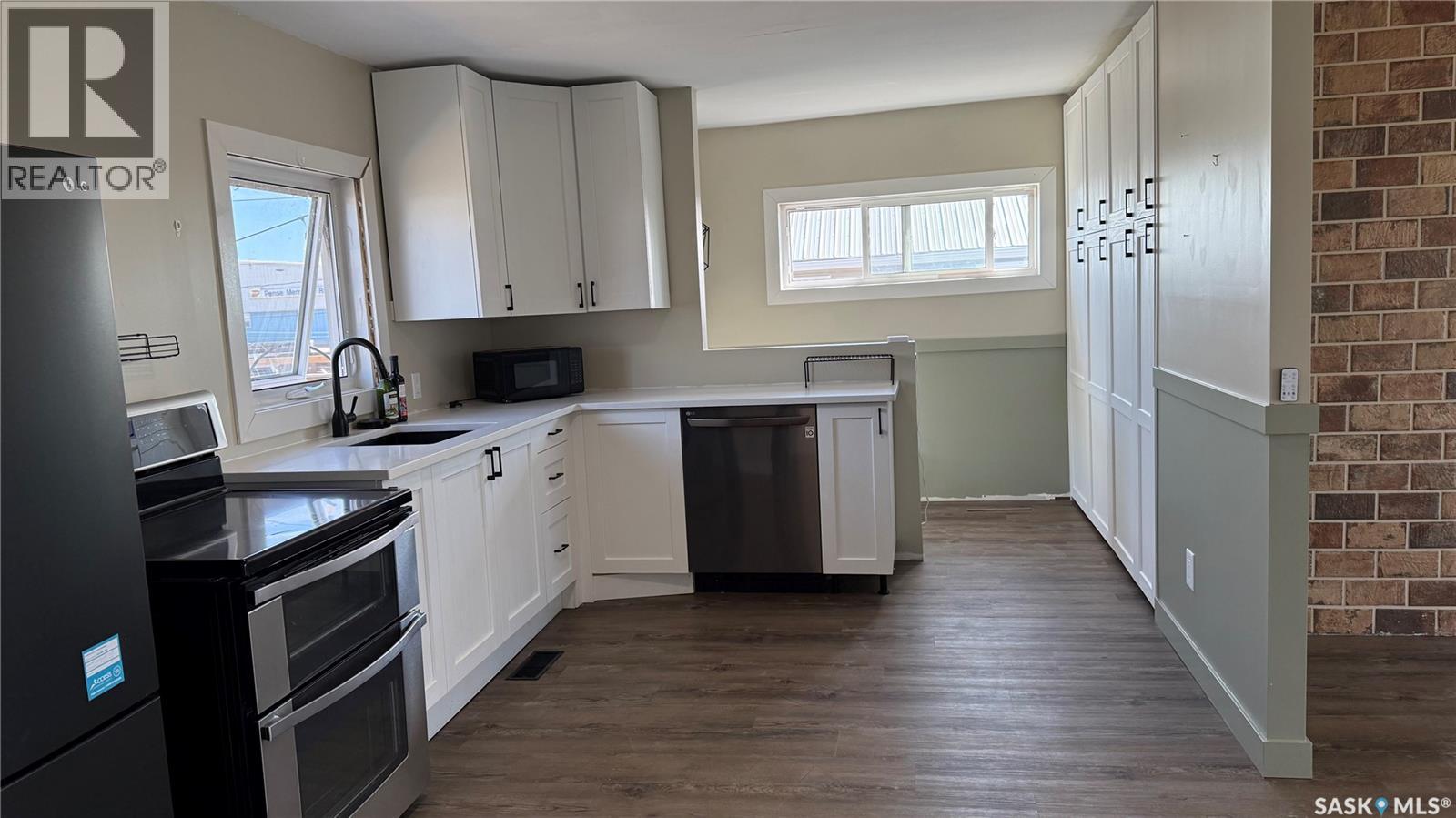108 Front STREET N - Image 18