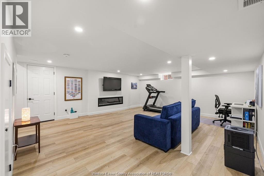 2137 EDGEMORE AVENUE - 35