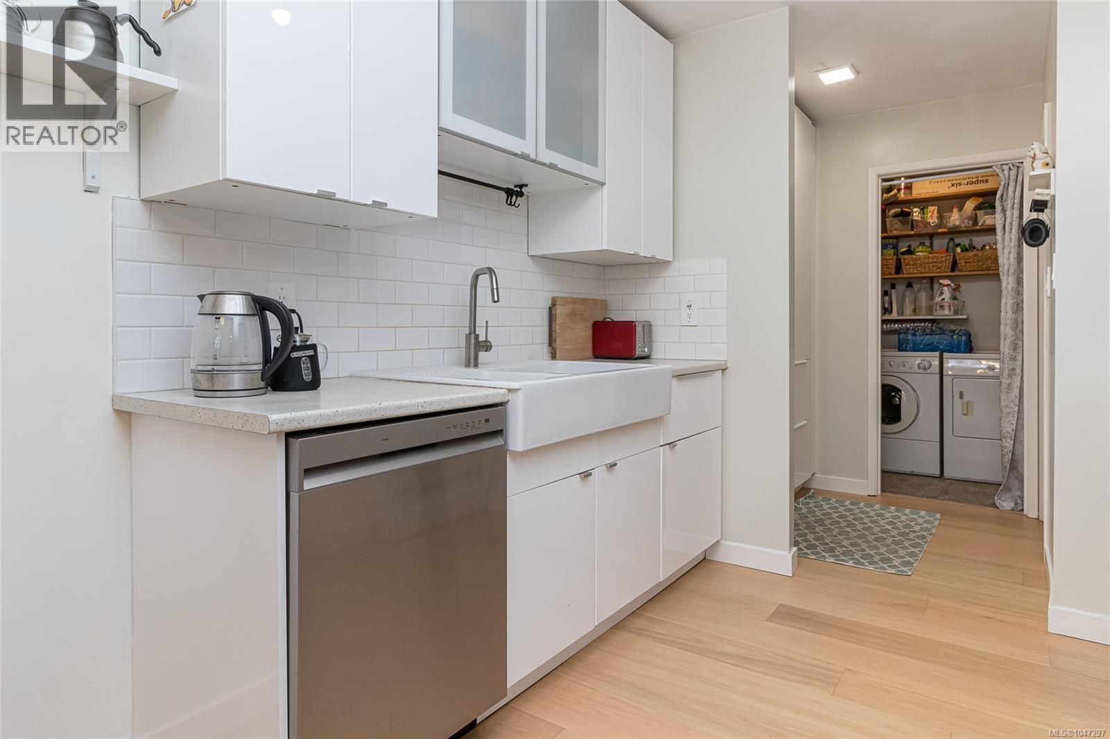 946 Market St - 15