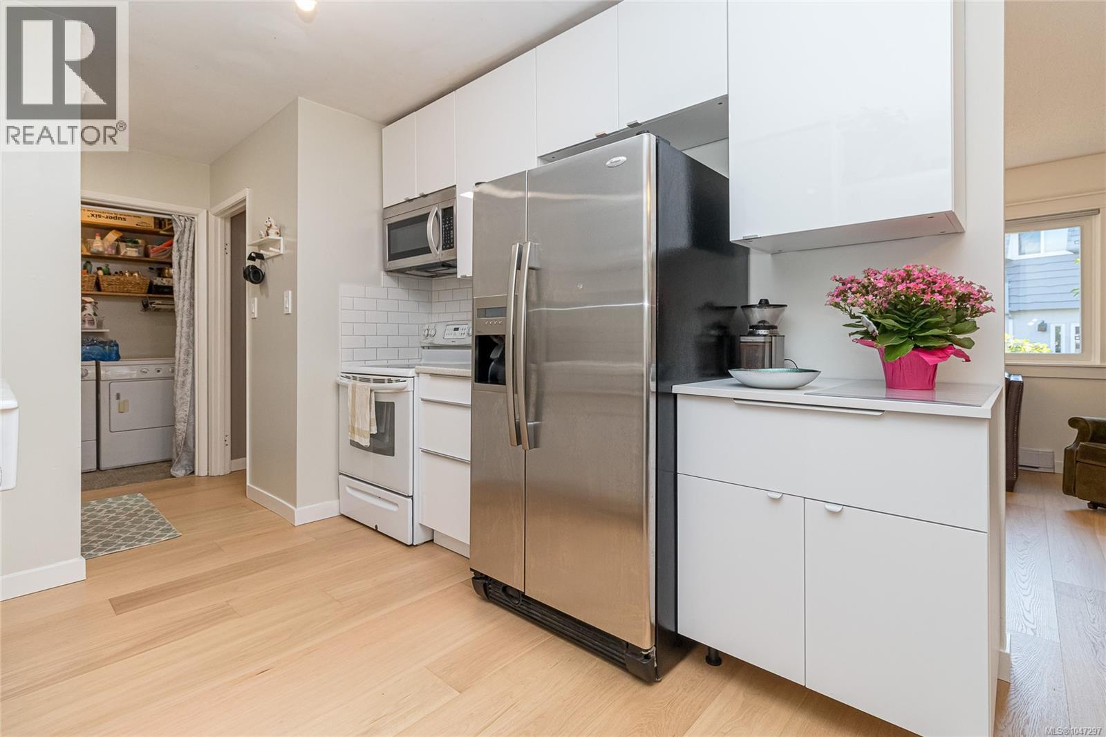 946 Market St - Image 16