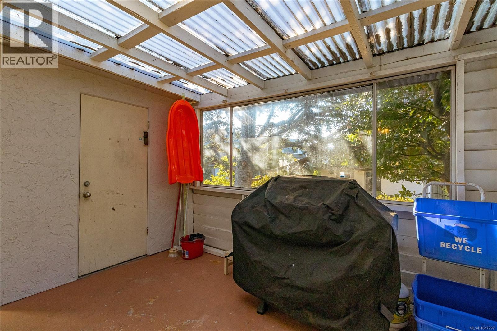 946 Market St - Image 30