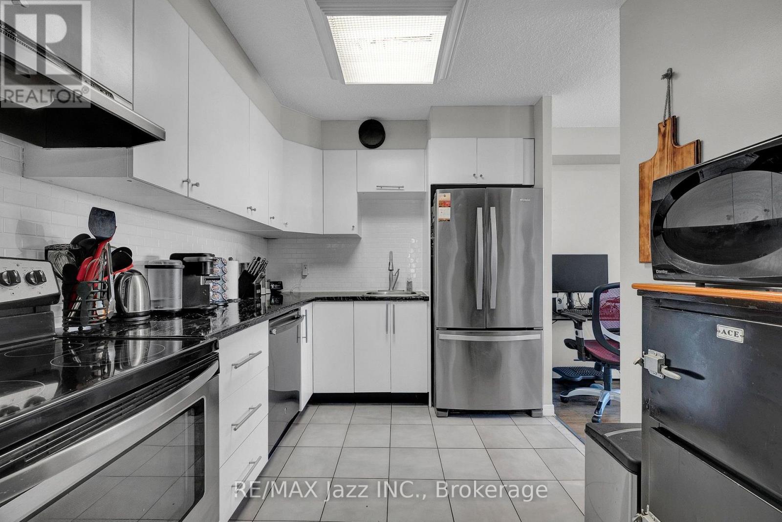 #608 80 ATHOL STREET E - Image 4