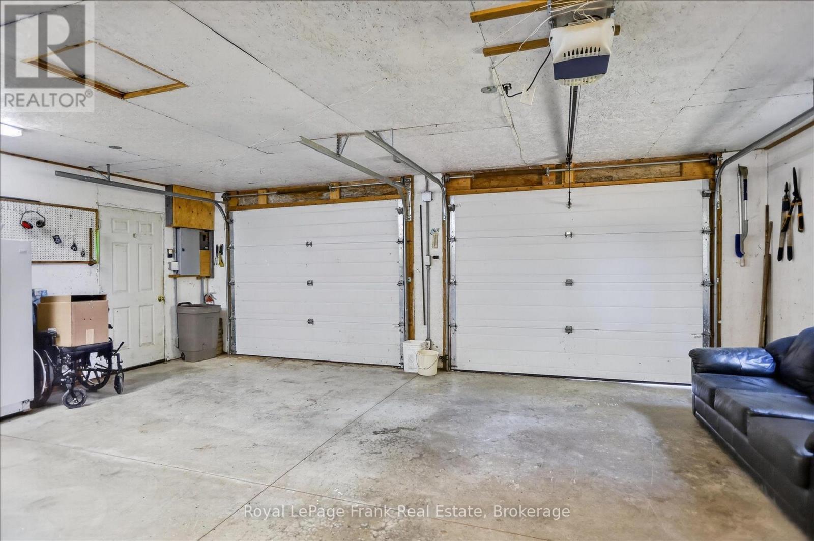 1375 HOLDEN ROAD - 32