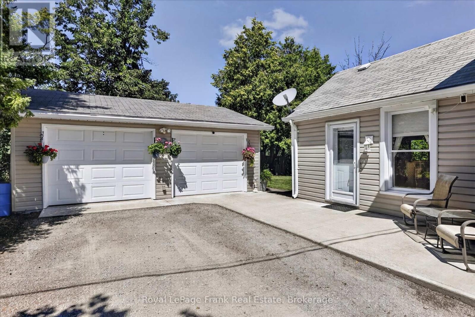 1375 HOLDEN ROAD - 33