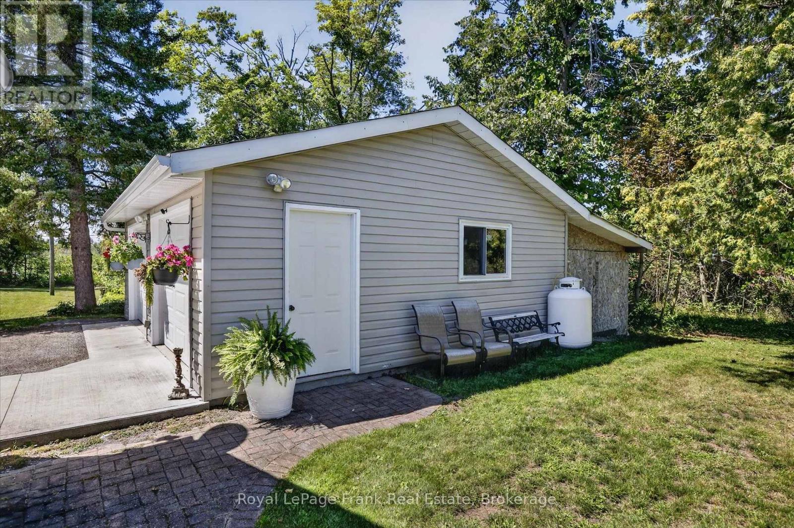 1375 HOLDEN ROAD - 34