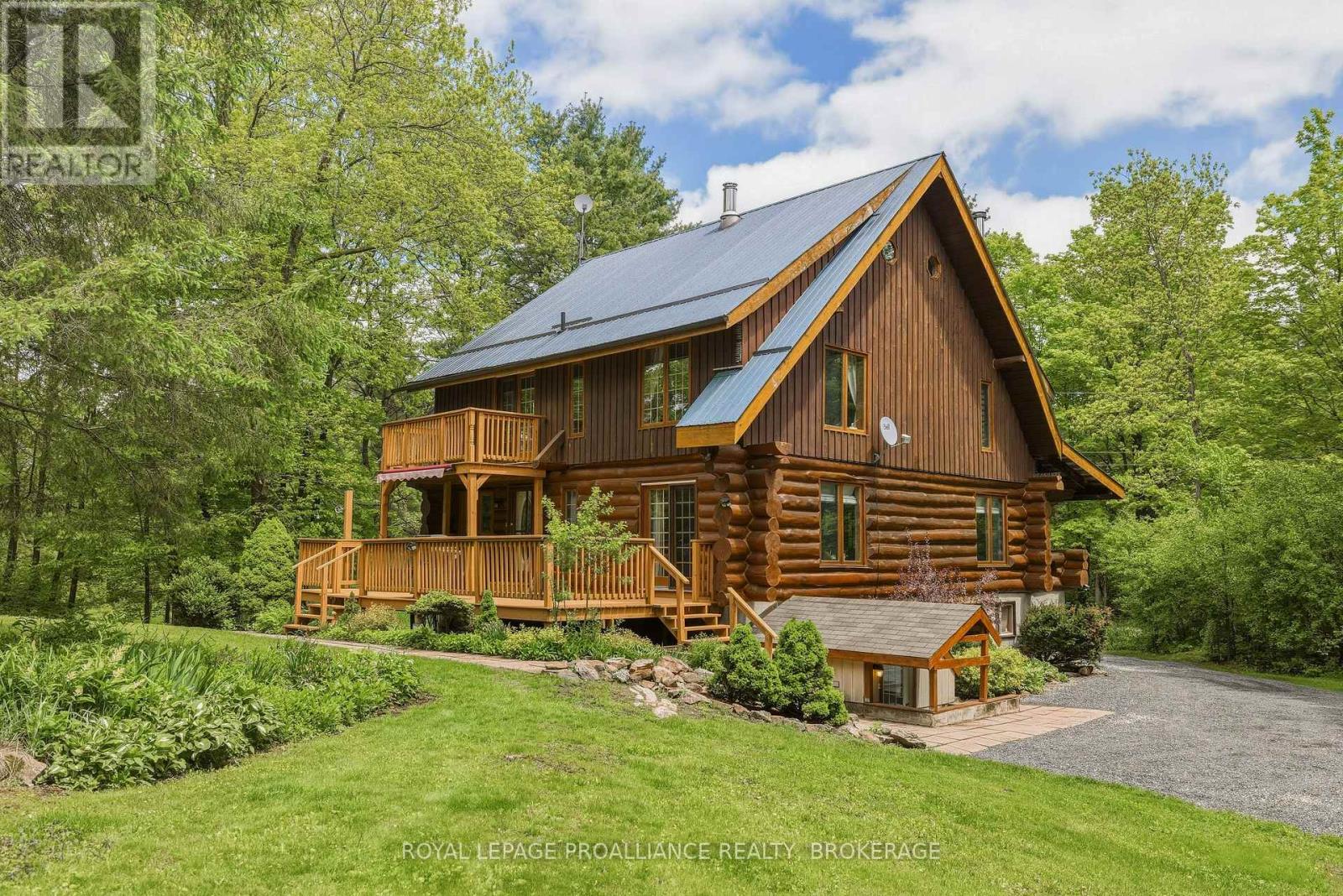 156 DARLINGSIDE DRIVE - 1