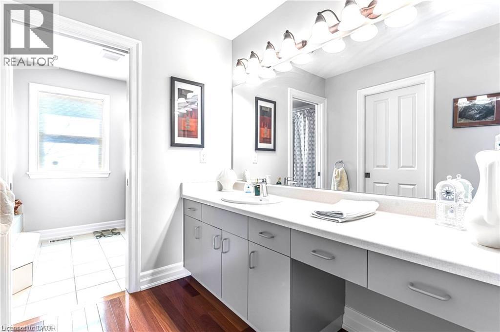 915 QUEENSTON Road - Image 38