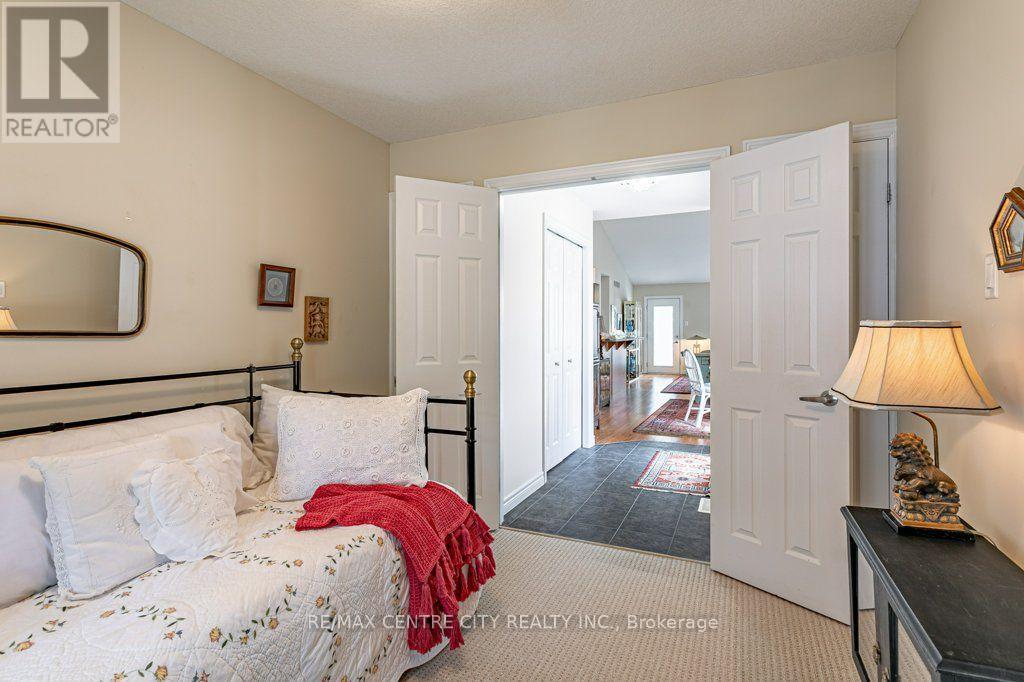 #51 464 COMMISSIONERS ROAD W - 18