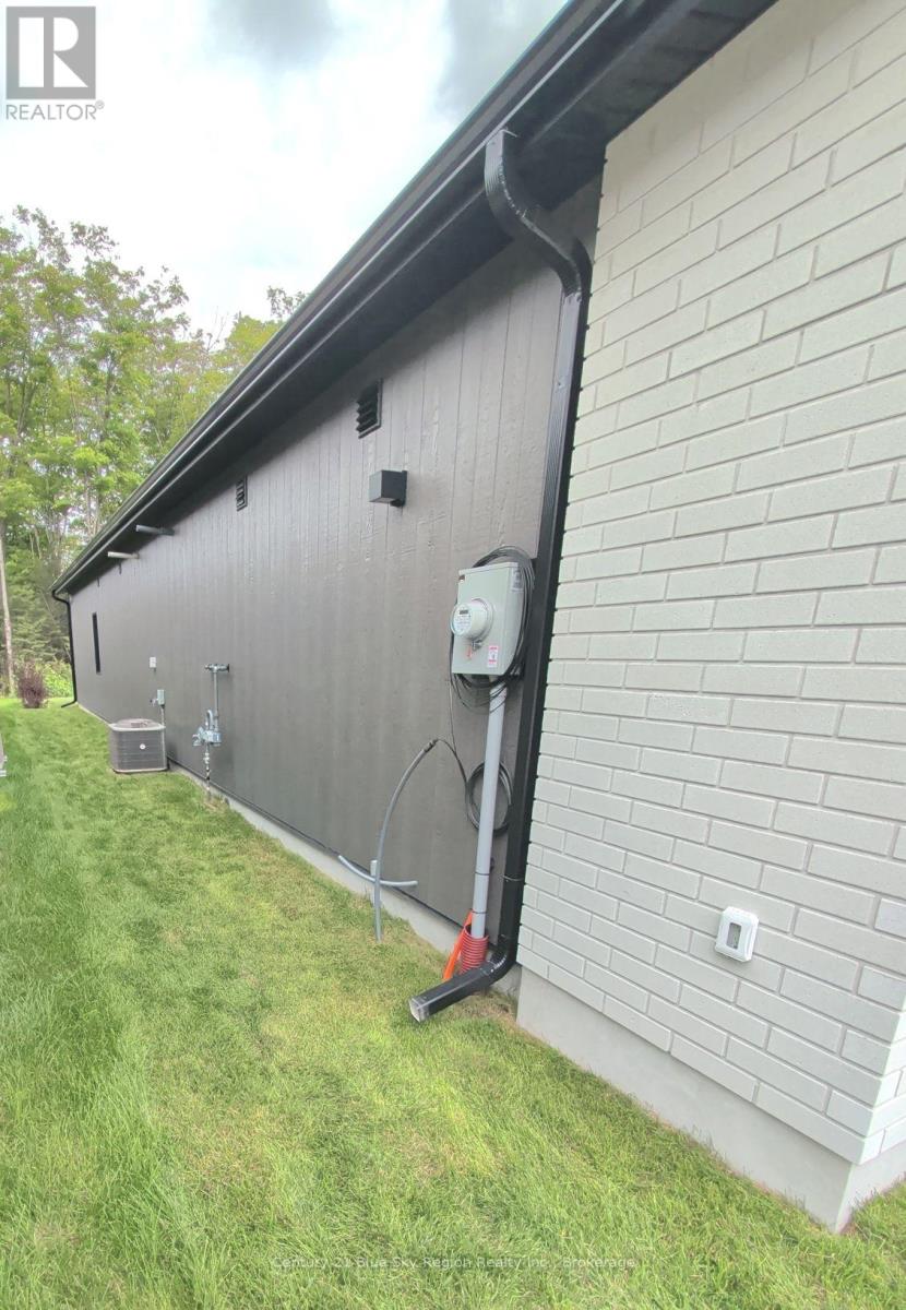 38 KATIE ANN CRESCENT - 35