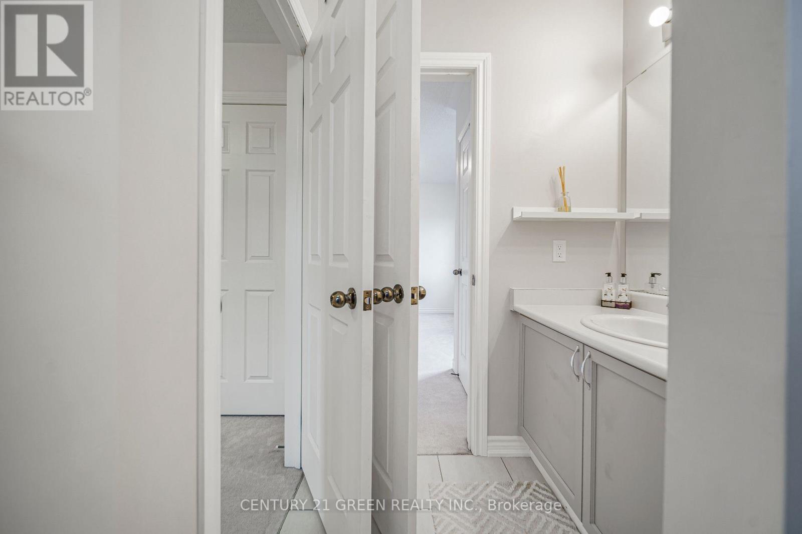 36 COMFORT WAY - 29
