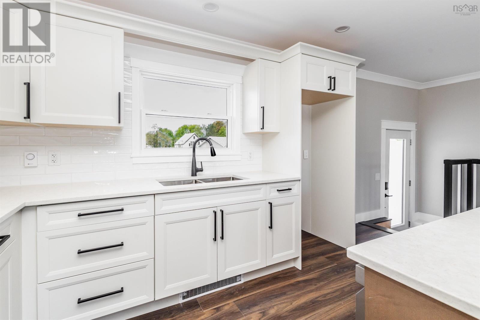 Property 14 of 29 of 162 Monteith Avenue