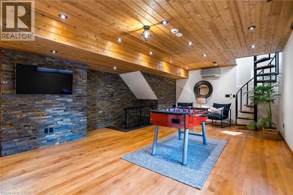 1194 STIRLING Drive - Image 24