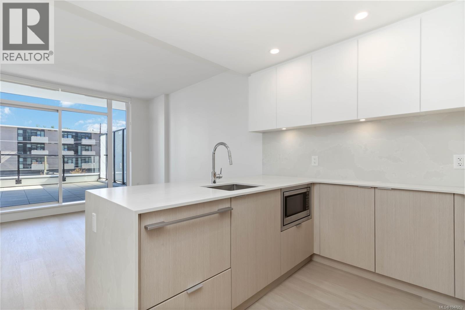 #303 1100 Yates St - 4