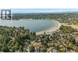 3934 Telegraph Bay Rd, Saanich, BC V8N4H7 Photo 6