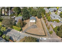 3934 Telegraph Bay Rd, Saanich, BC V8N4H7 Photo 9