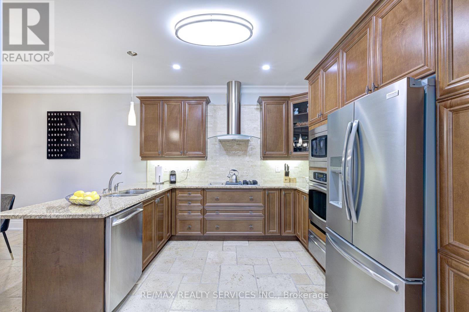 16 FALLGATE DRIVE - 13
