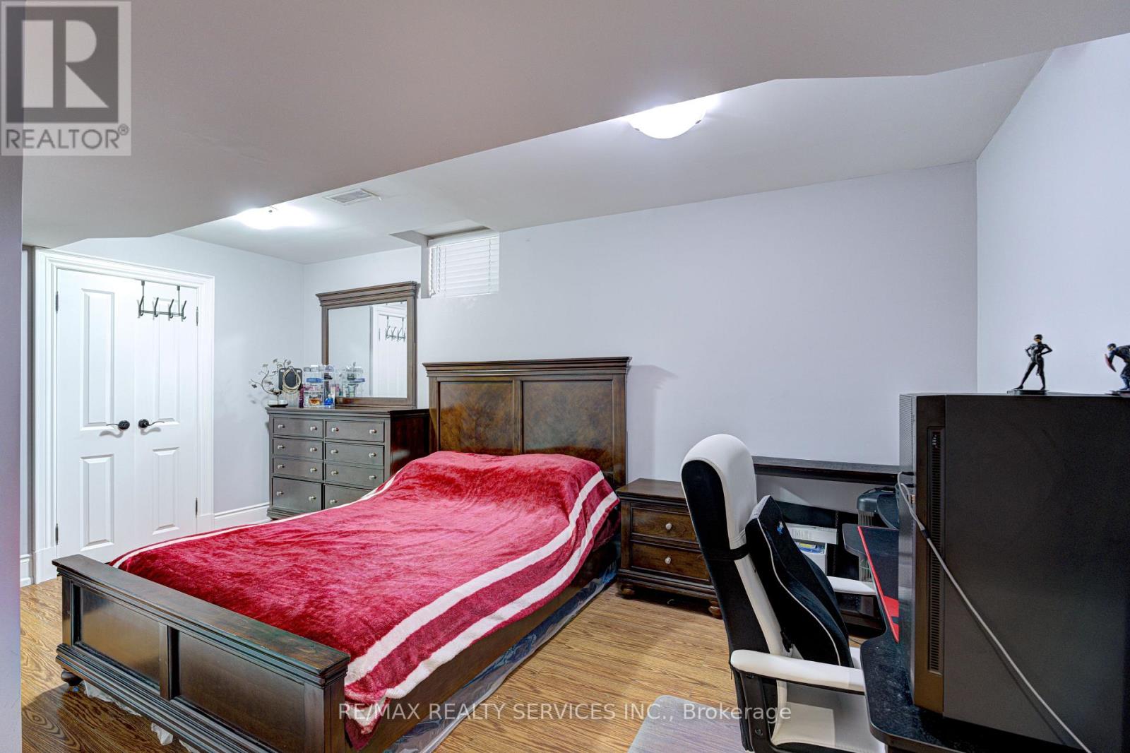 16 FALLGATE DRIVE - Image 34