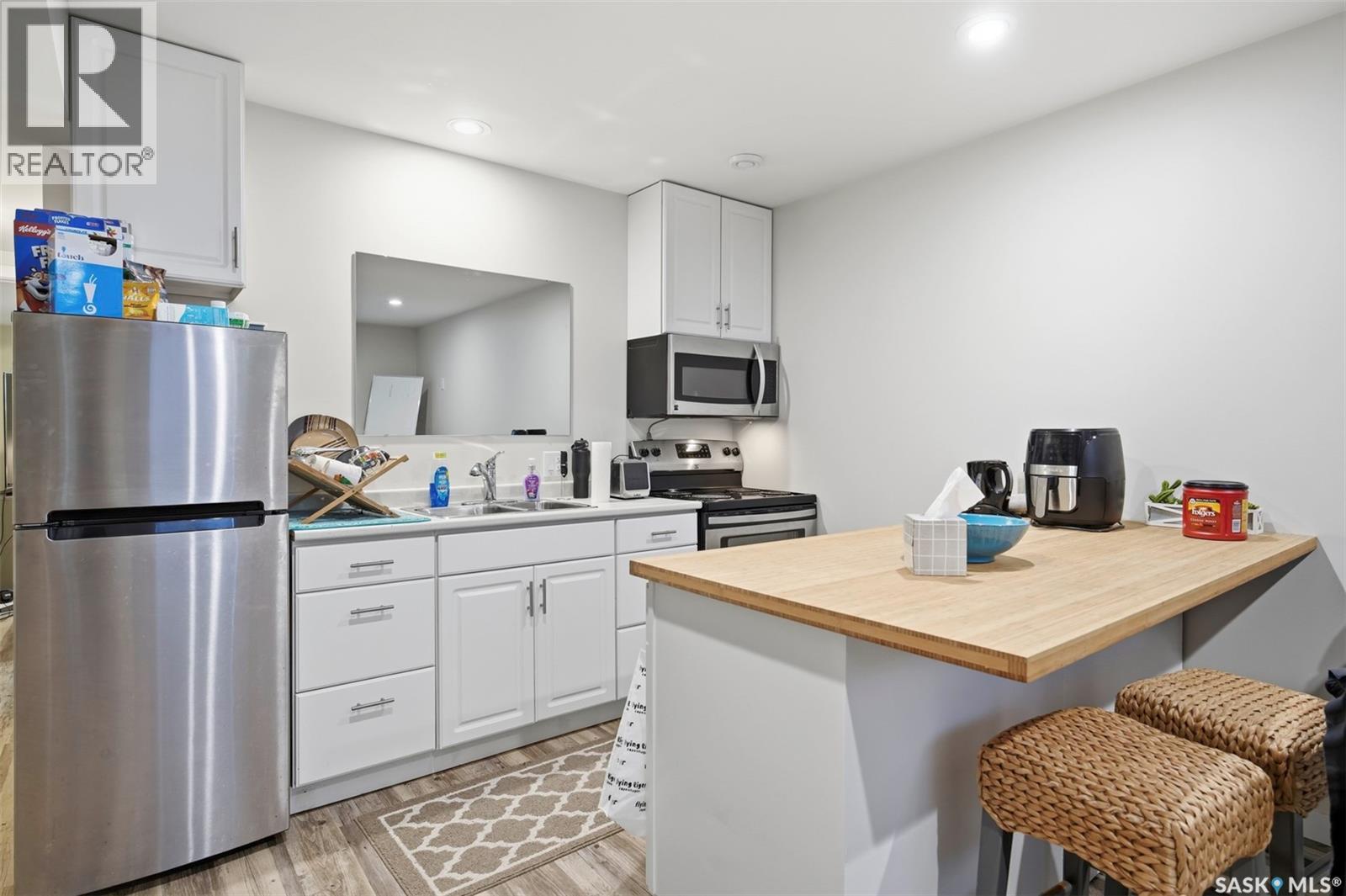 2136 B Lorne AVENUE - Image 32